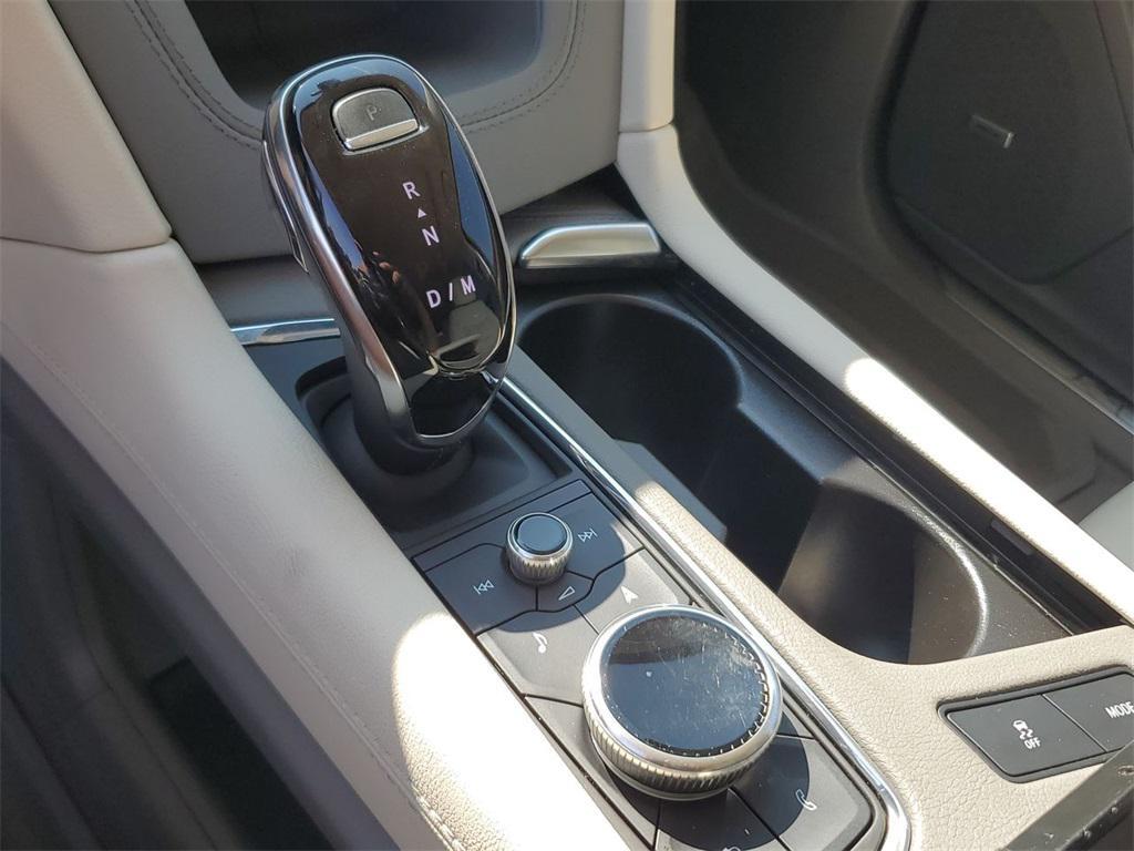 used 2022 Cadillac XT5 car, priced at $33,988