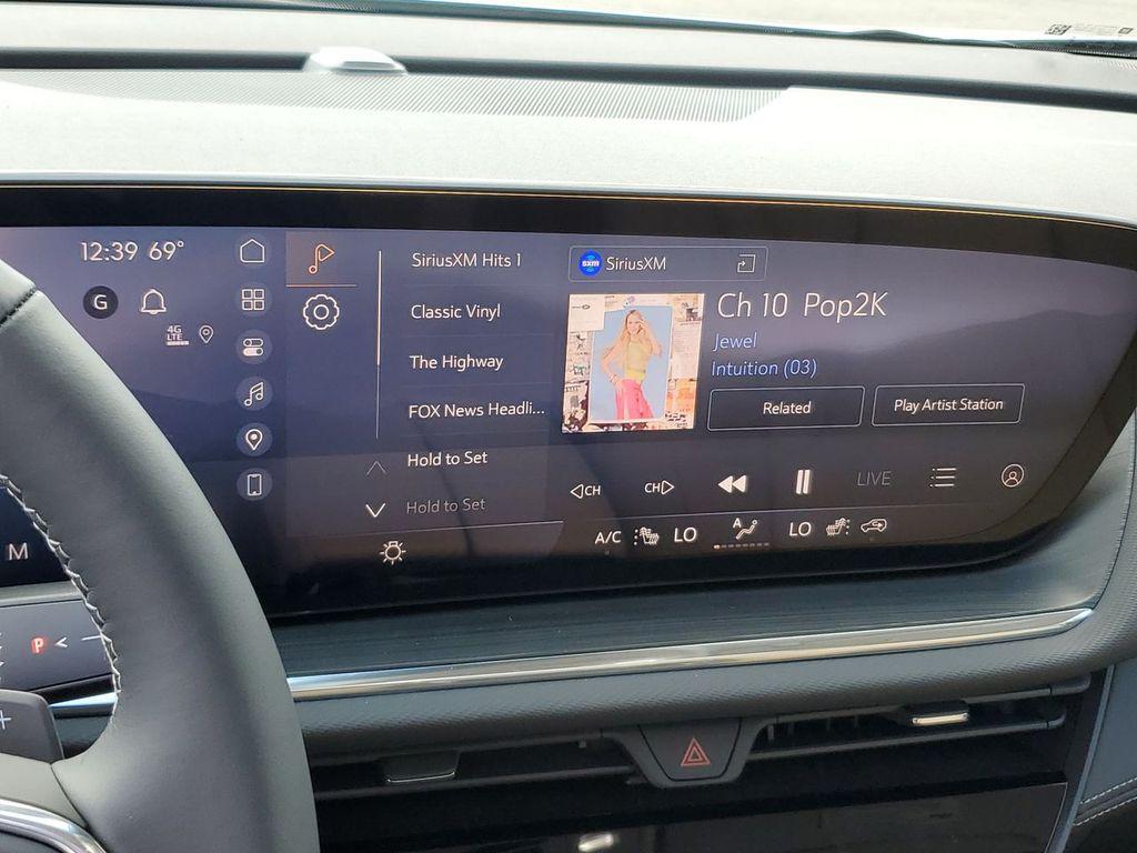 new 2025 Buick Envision car, priced at $40,458