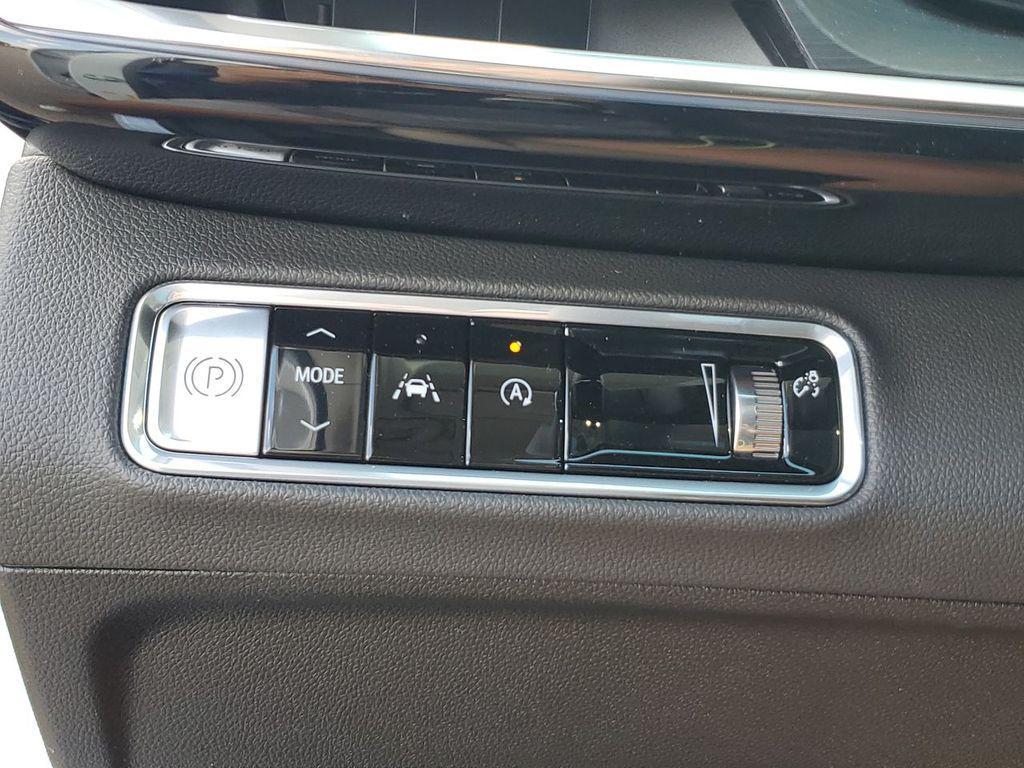 new 2025 Buick Envision car, priced at $40,458