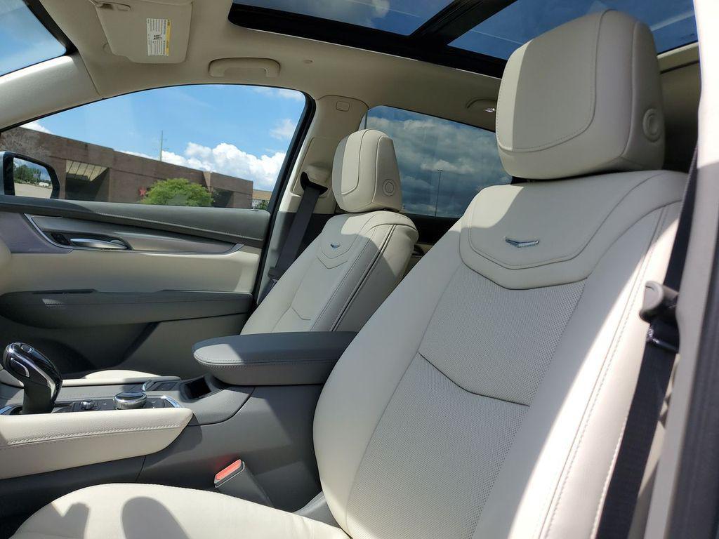 new 2025 Cadillac XT5 car, priced at $54,290