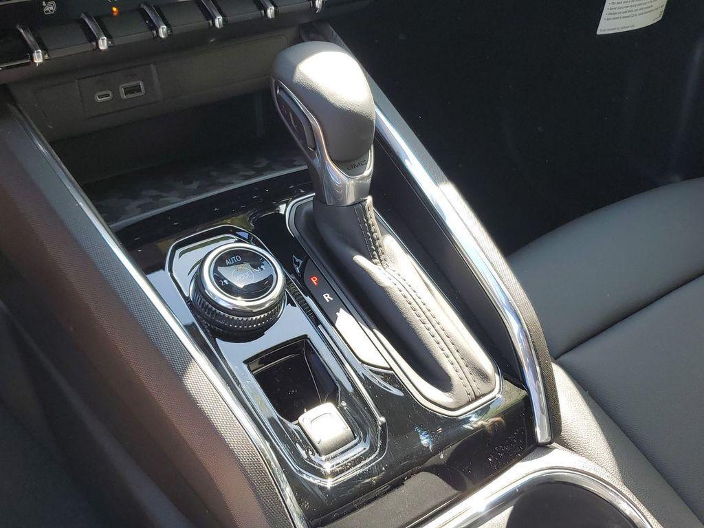 new 2025 GMC Canyon car, priced at $43,132