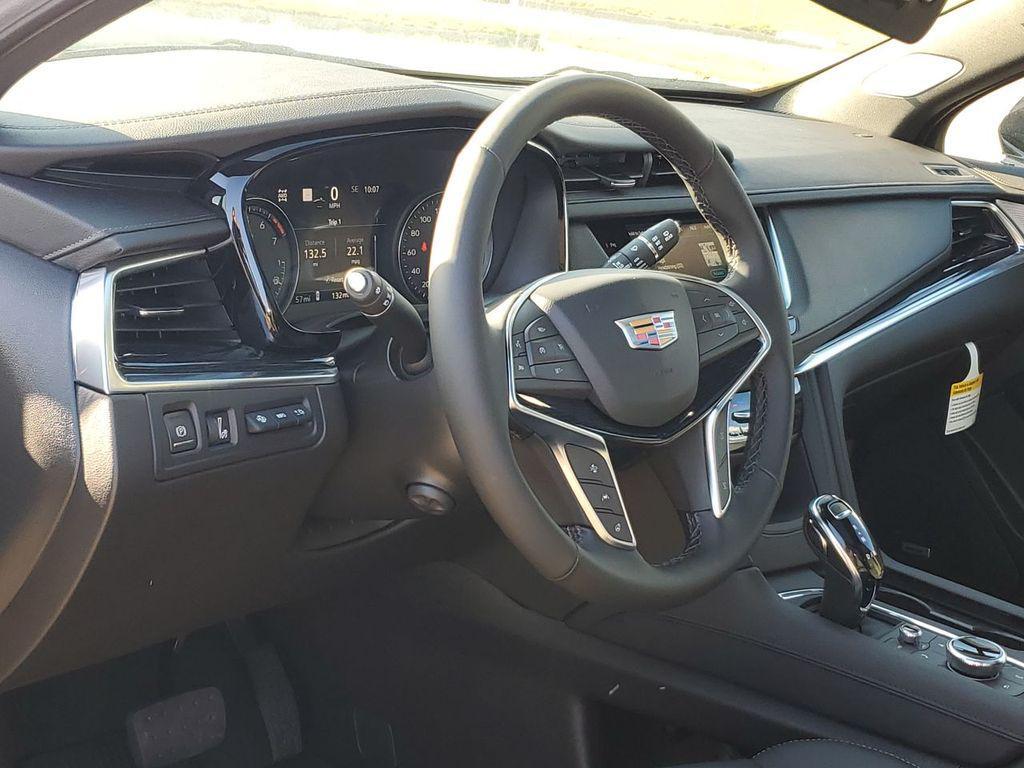 new 2025 Cadillac XT5 car, priced at $57,715