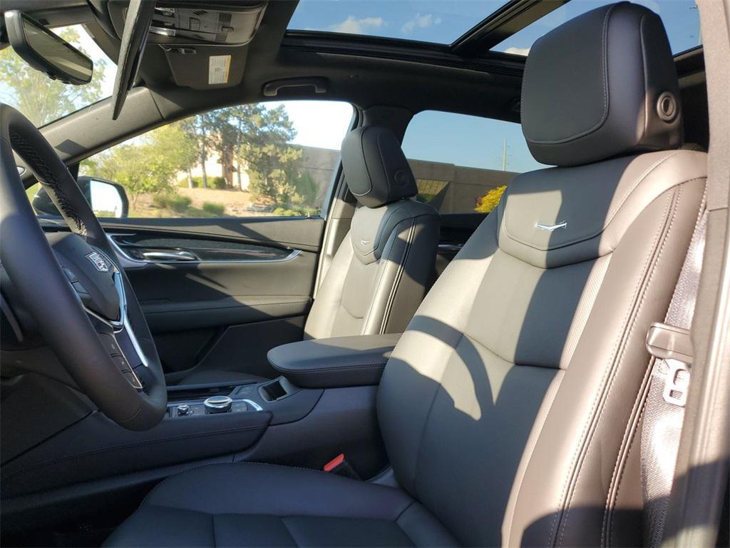 new 2025 Cadillac XT5 car, priced at $57,715