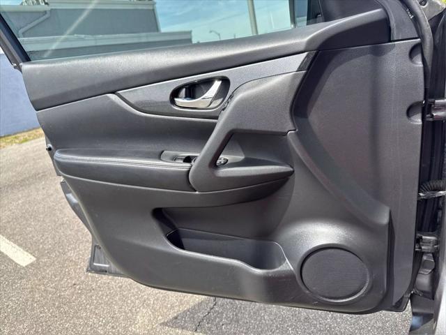 used 2016 Nissan Rogue car
