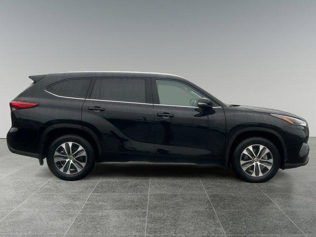 used 2022 Toyota Highlander car