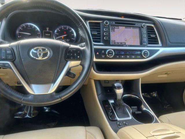 used 2015 Toyota Highlander car, priced at $21,999