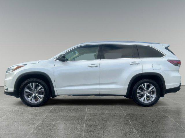 used 2015 Toyota Highlander car, priced at $21,999