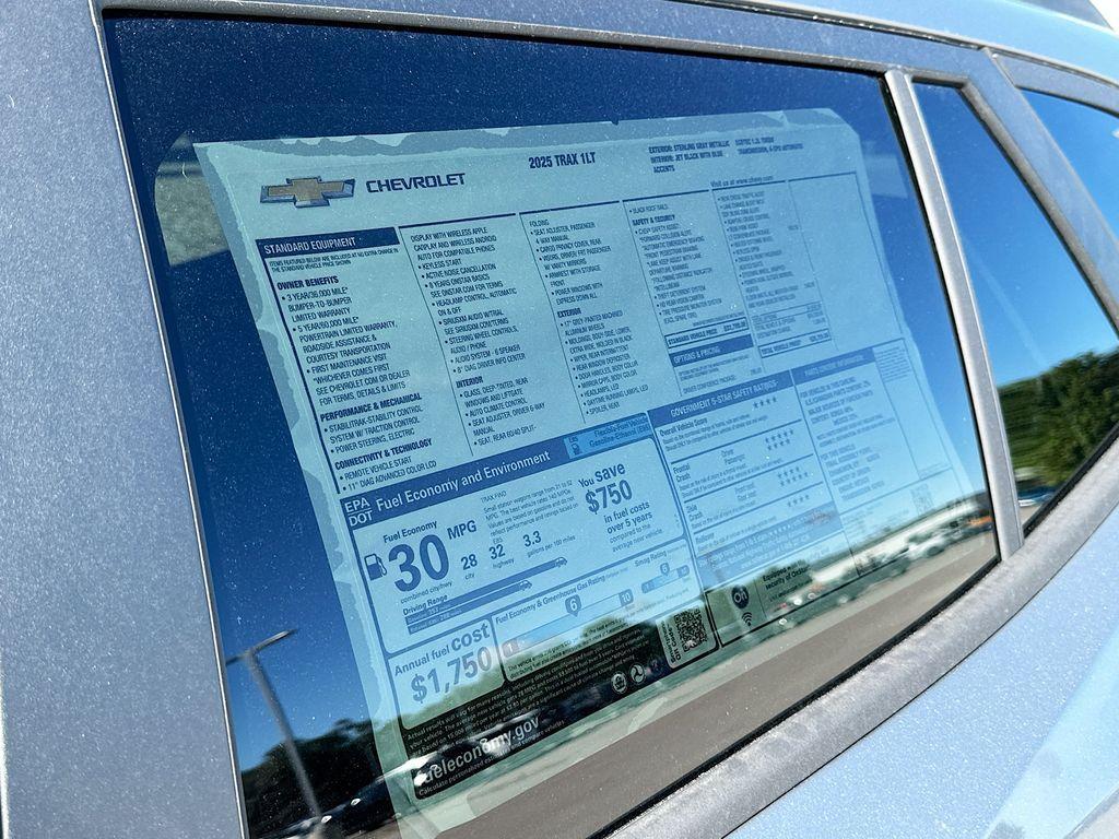 new 2025 Chevrolet Trax car, priced at $25,725