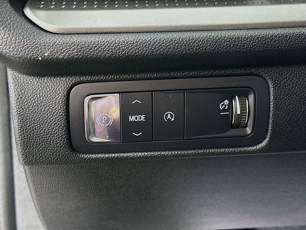 used 2025 Chevrolet Traverse car, priced at $42,990