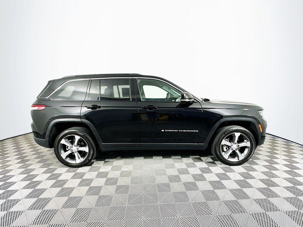 used 2024 Jeep Grand Cherokee car, priced at $42,997