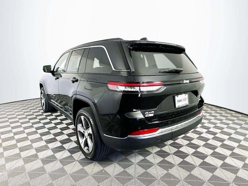 used 2024 Jeep Grand Cherokee car, priced at $42,997
