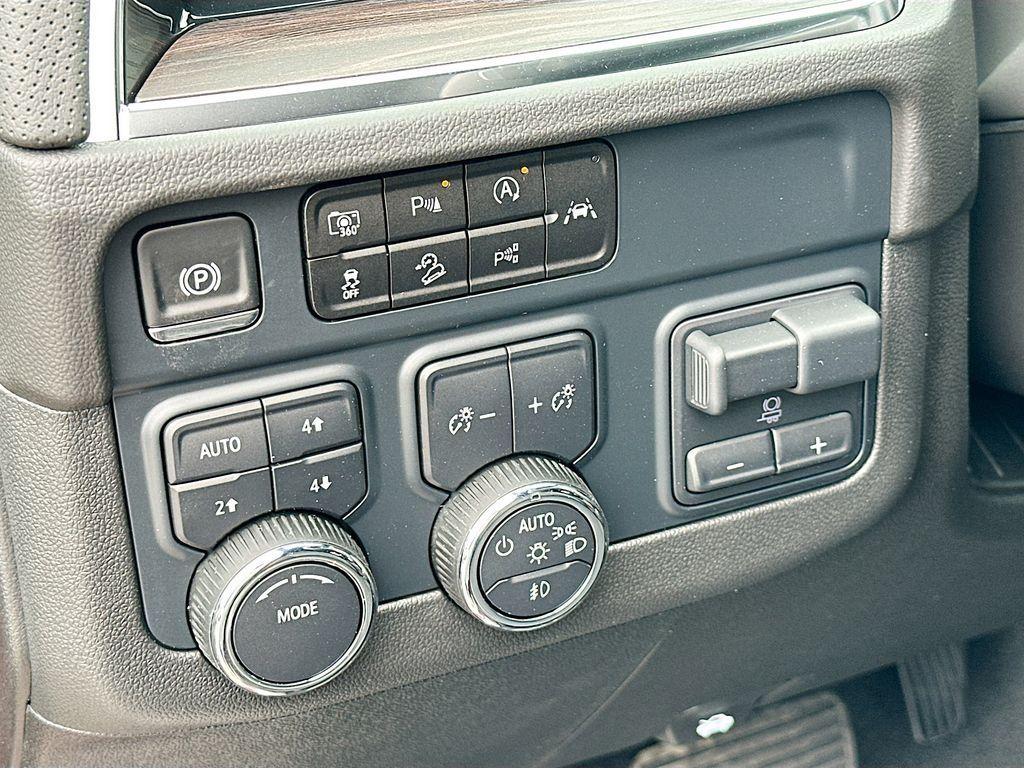 new 2025 Chevrolet Suburban car, priced at $85,905