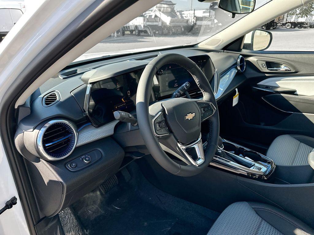 new 2025 Chevrolet Trax car, priced at $25,725