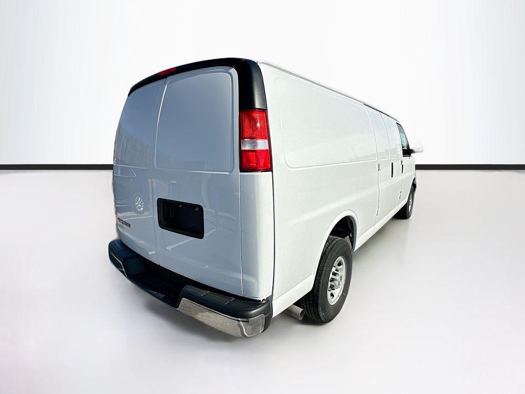 new 2024 Chevrolet Express 3500 car
