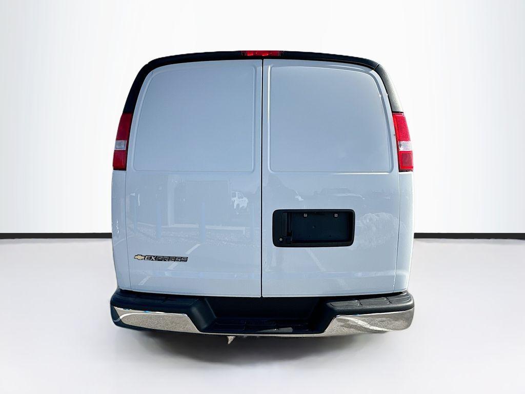 new 2024 Chevrolet Express 3500 car