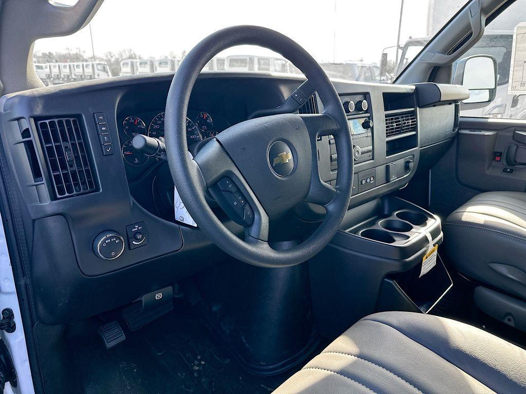 new 2024 Chevrolet Express 3500 car