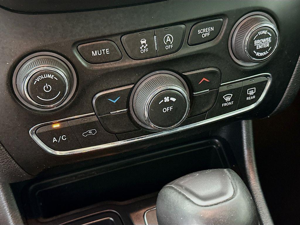 used 2019 Jeep Cherokee car, priced at $14,674