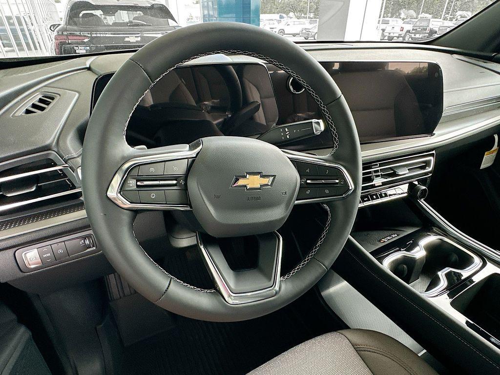 new 2025 Chevrolet Traverse car, priced at $43,045