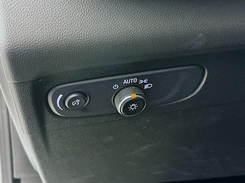 used 2022 Buick Envision car, priced at $27,000