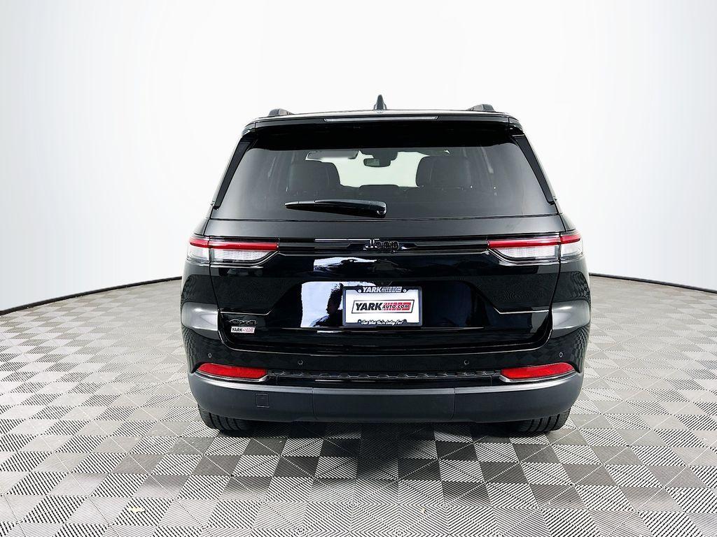 used 2023 Jeep Grand Cherokee car, priced at $34,374
