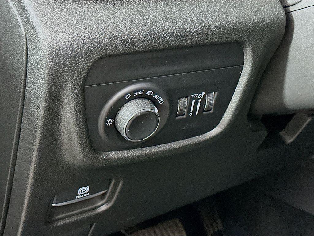 used 2023 Jeep Grand Cherokee car, priced at $34,374
