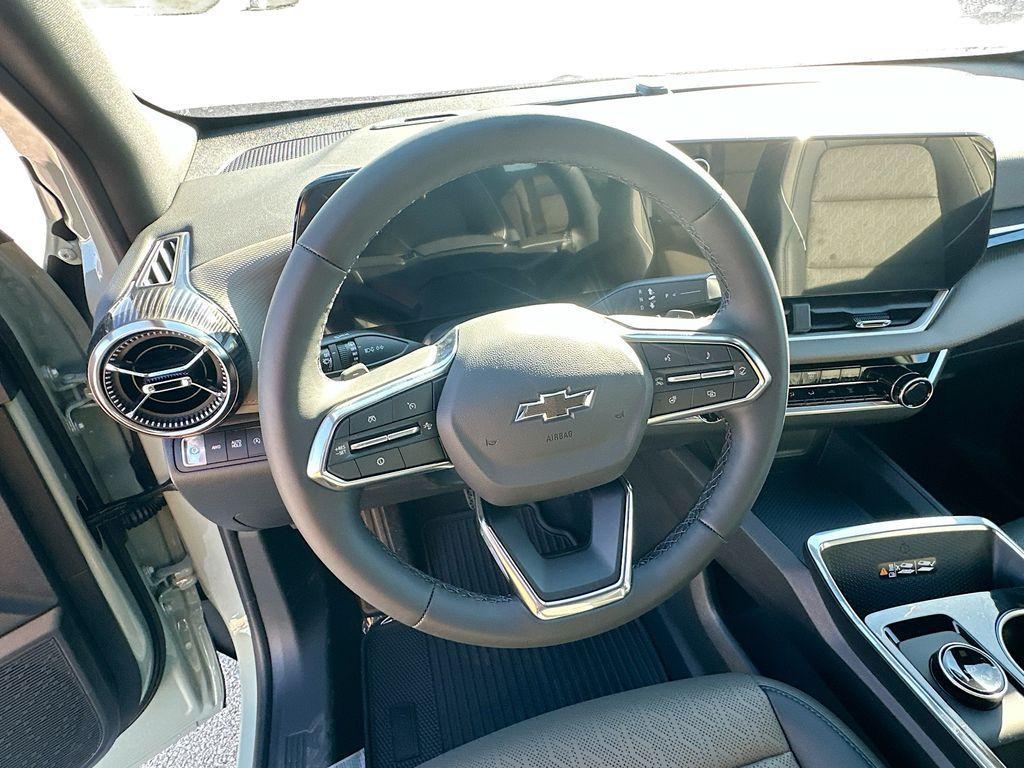 new 2026 Chevrolet Equinox car, priced at $37,325