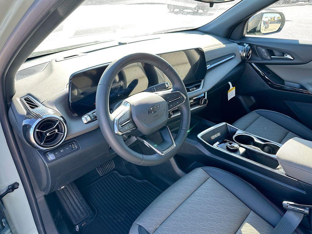 new 2026 Chevrolet Equinox car, priced at $37,325