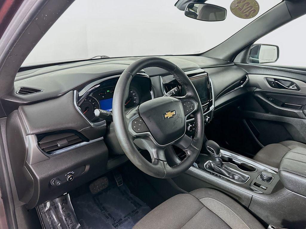used 2023 Chevrolet Traverse car, priced at $29,998