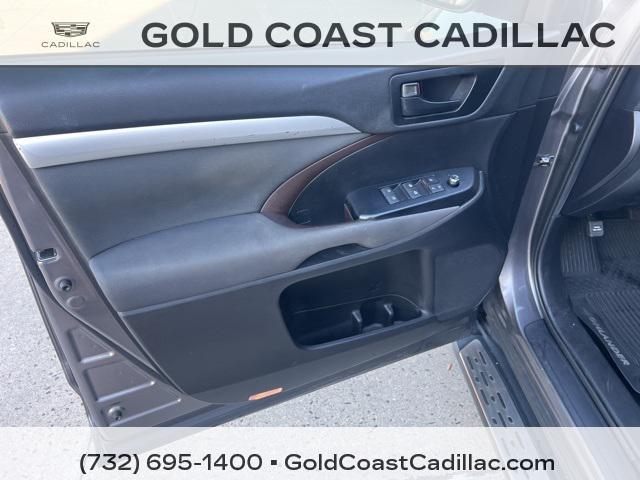 used 2019 Toyota Highlander car, priced at $20,880