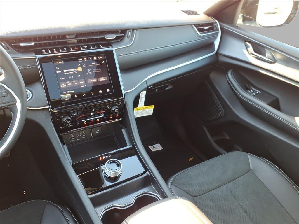 new 2025 Jeep Grand Cherokee car, priced at $39,875