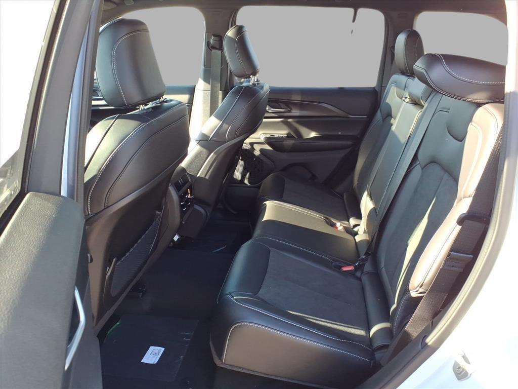 new 2025 Jeep Grand Cherokee car, priced at $39,875