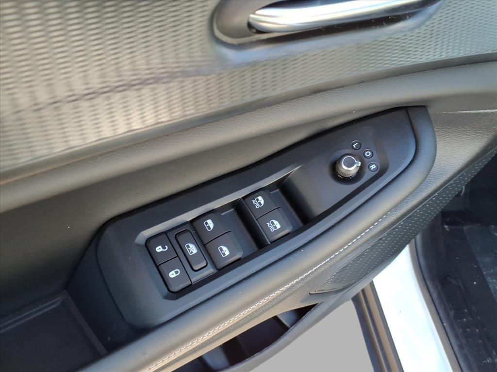 new 2025 Jeep Grand Cherokee car, priced at $39,875