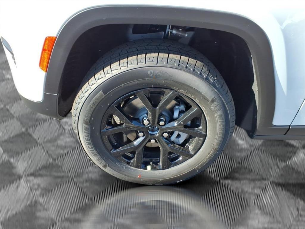 new 2025 Jeep Grand Cherokee car, priced at $39,875
