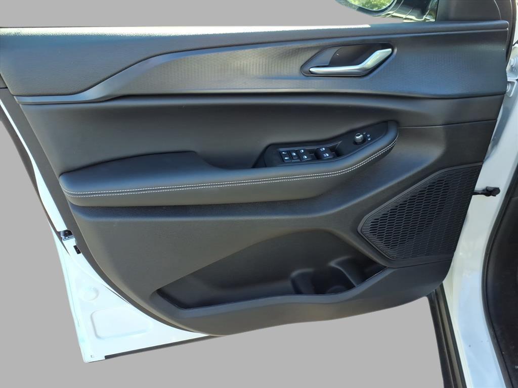 new 2025 Jeep Grand Cherokee car, priced at $39,875