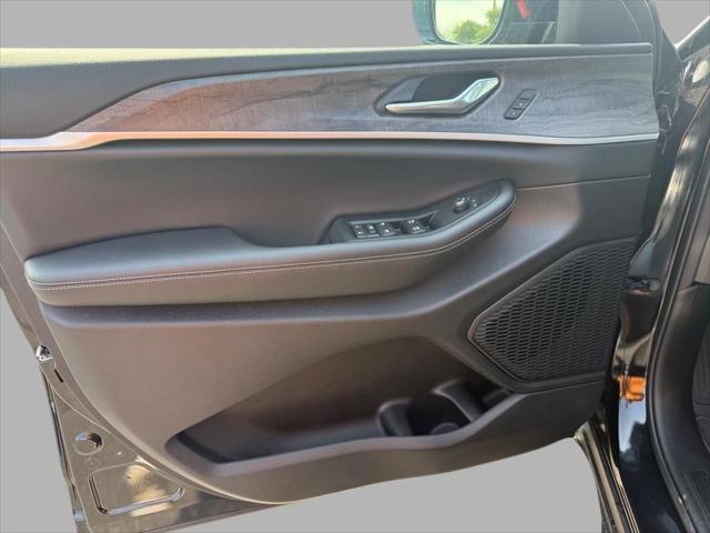 new 2025 Jeep Grand Cherokee car, priced at $50,168