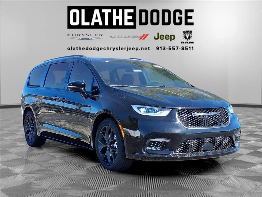 new 2026 Chrysler Pacifica car, priced at $44,932