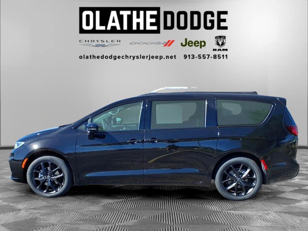 new 2026 Chrysler Pacifica car, priced at $44,932