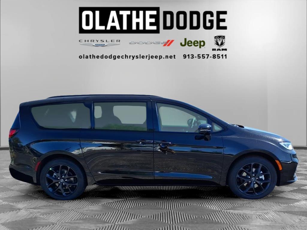 new 2026 Chrysler Pacifica car, priced at $44,932