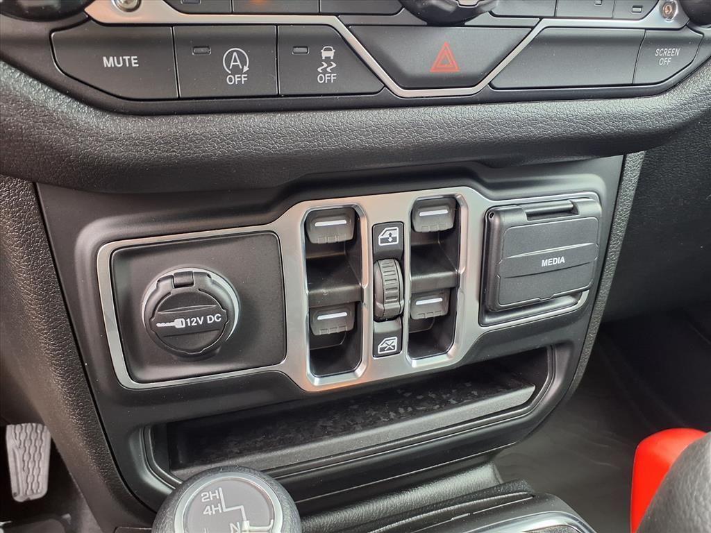 new 2025 Jeep Wrangler car, priced at $45,097