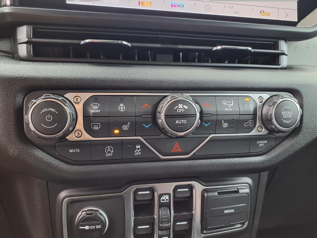 new 2025 Jeep Wrangler car, priced at $45,097