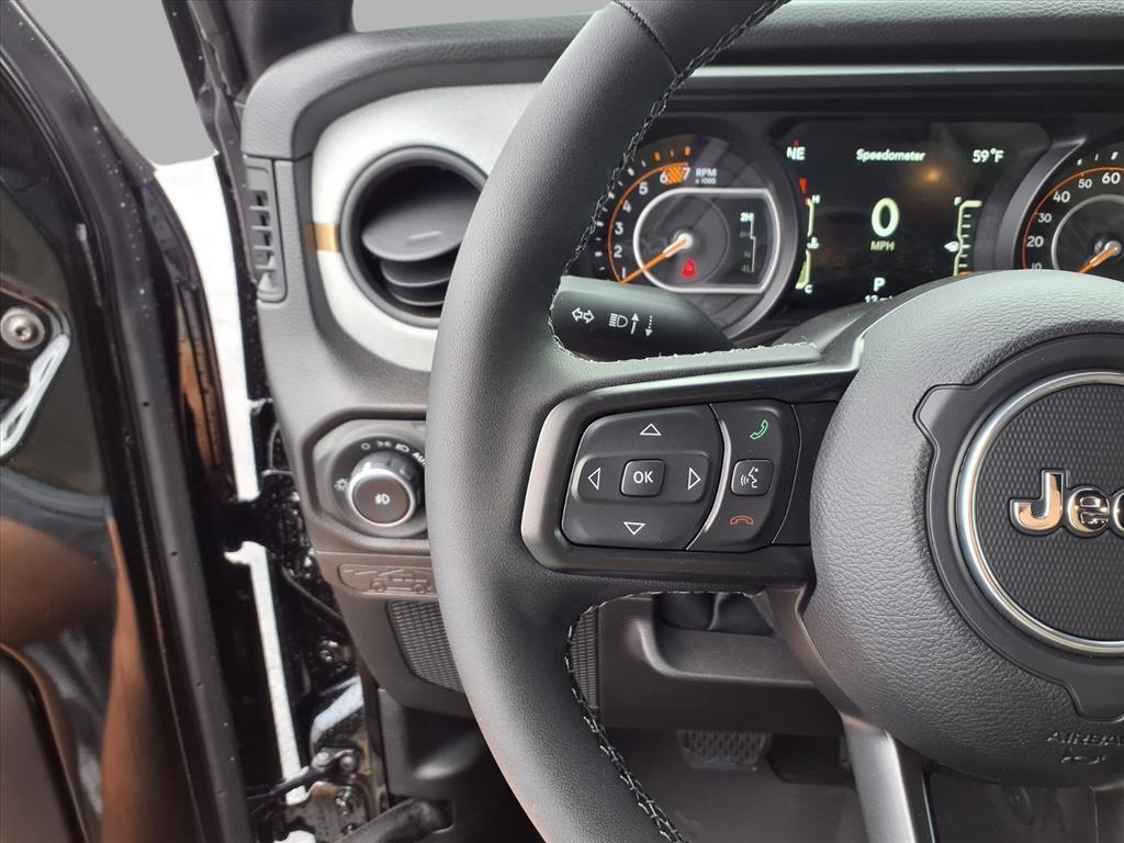 new 2025 Jeep Wrangler car, priced at $45,097