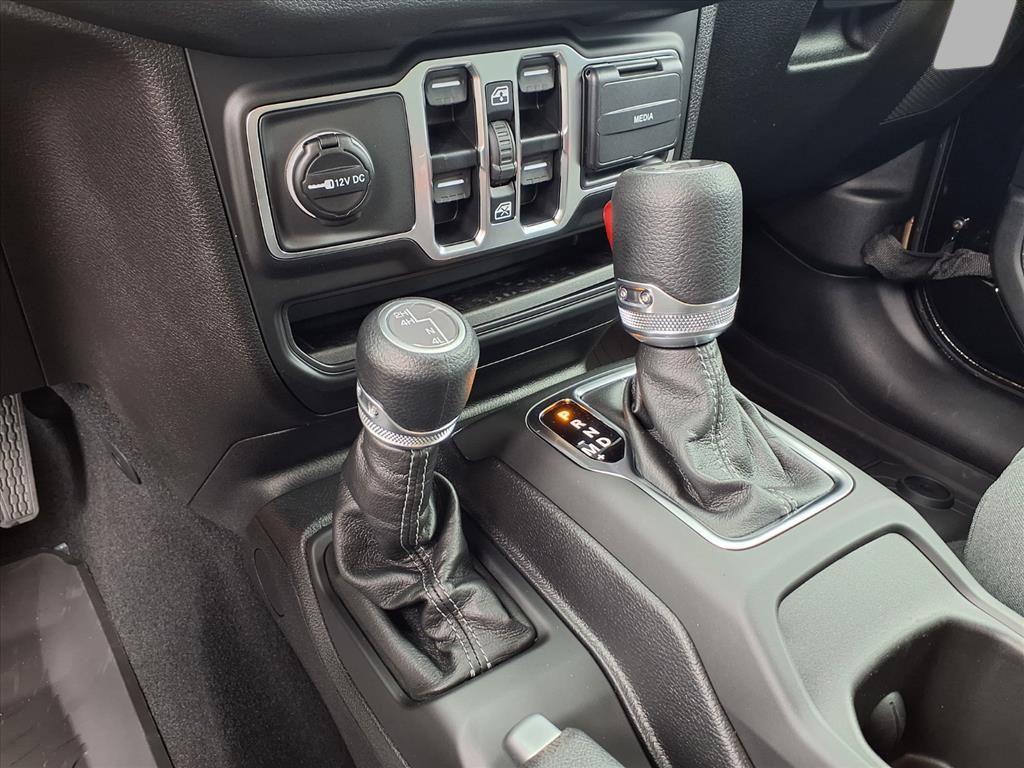 new 2025 Jeep Wrangler car, priced at $45,097