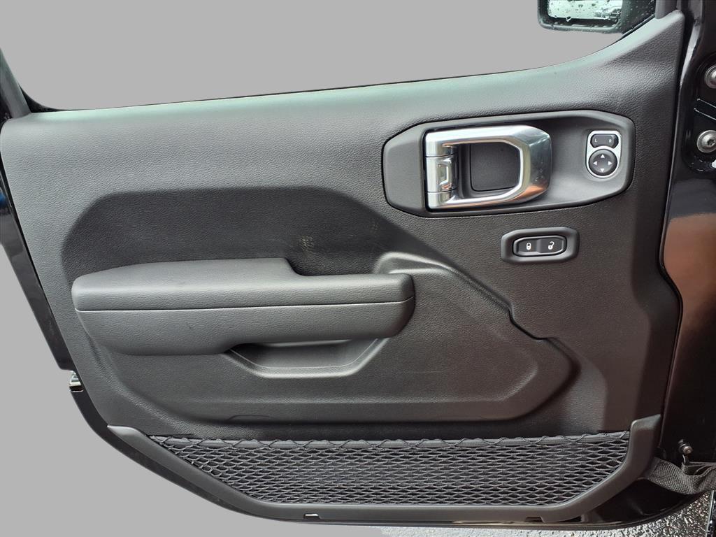 new 2025 Jeep Wrangler car, priced at $45,097