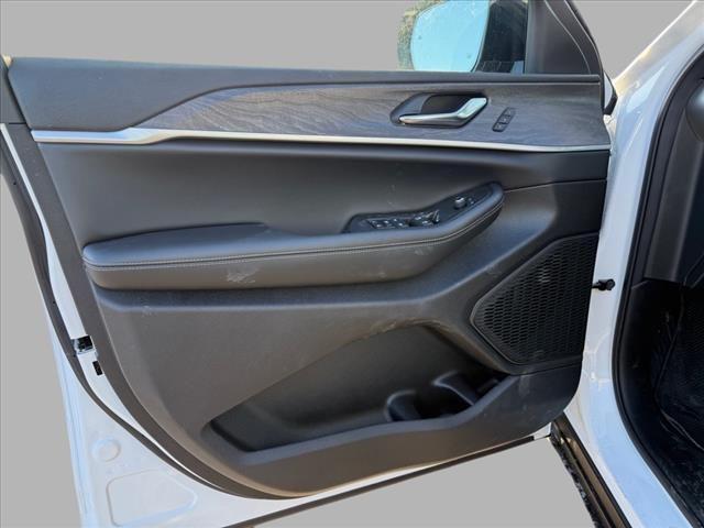 new 2025 Jeep Grand Cherokee car, priced at $46,800