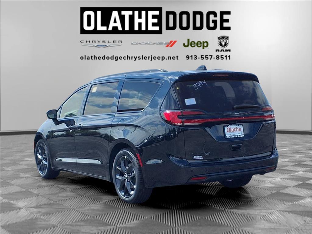 new 2026 Chrysler Pacifica car, priced at $46,075