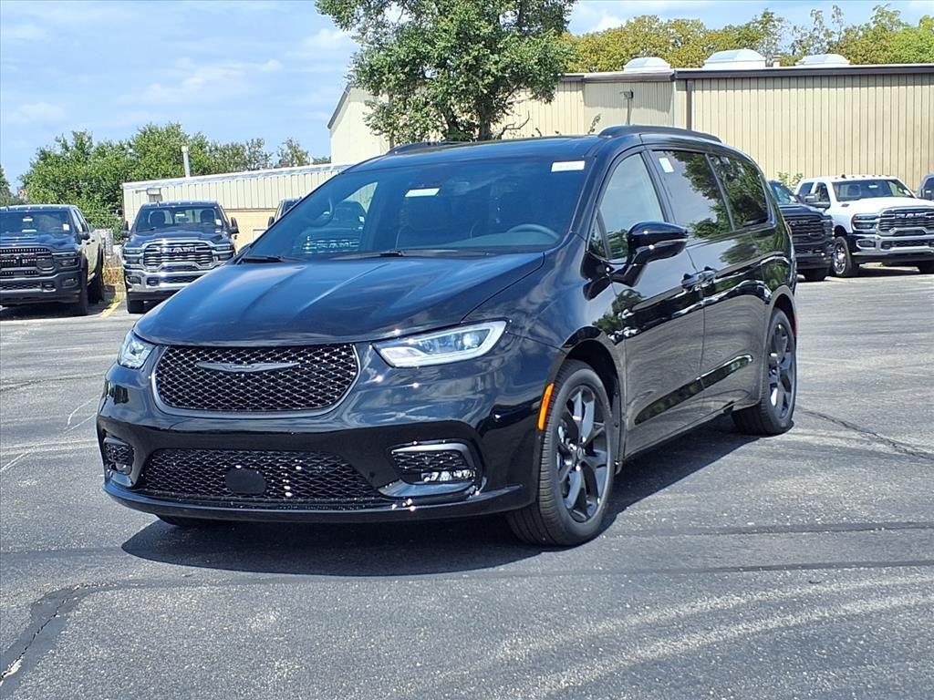 new 2026 Chrysler Pacifica car, priced at $46,075