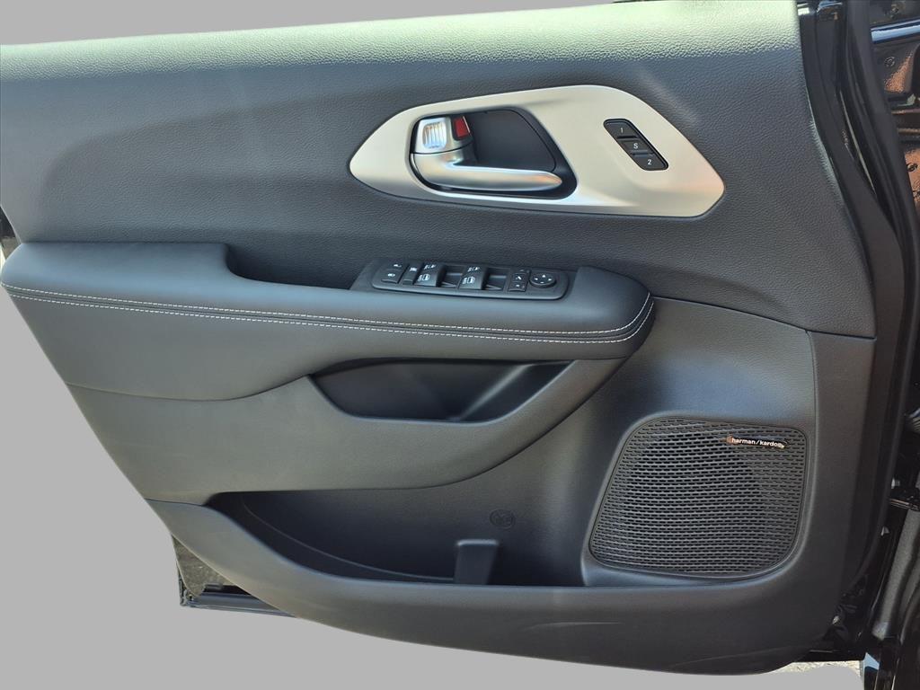 new 2026 Chrysler Pacifica car, priced at $46,075