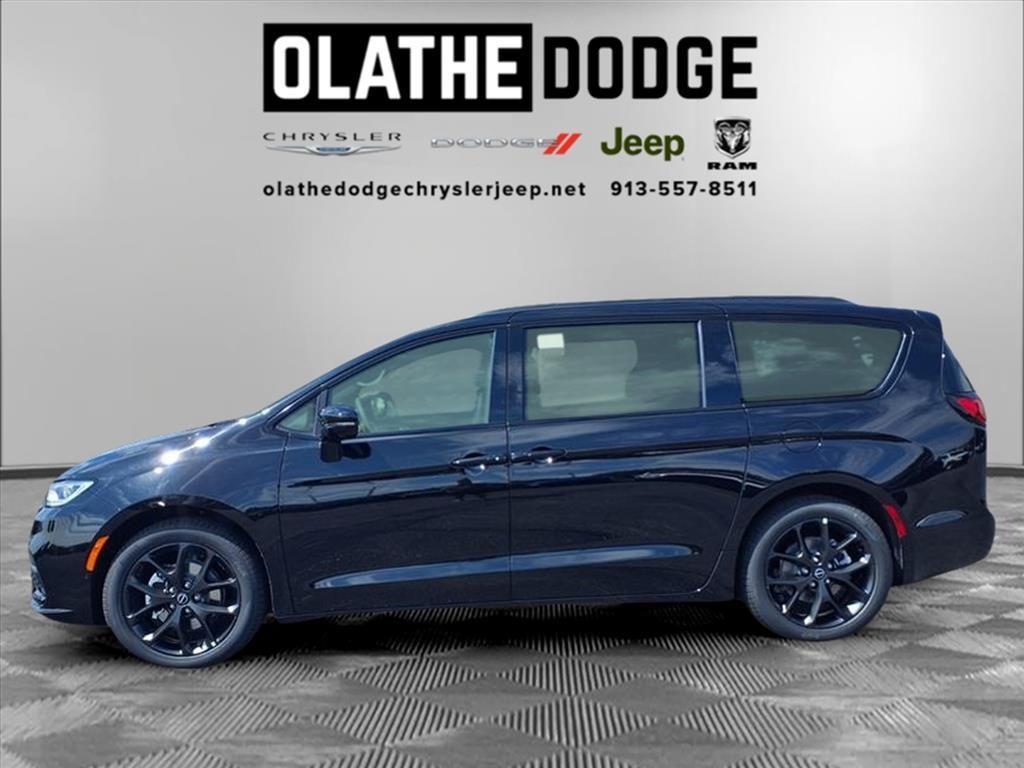 new 2026 Chrysler Pacifica car, priced at $46,075