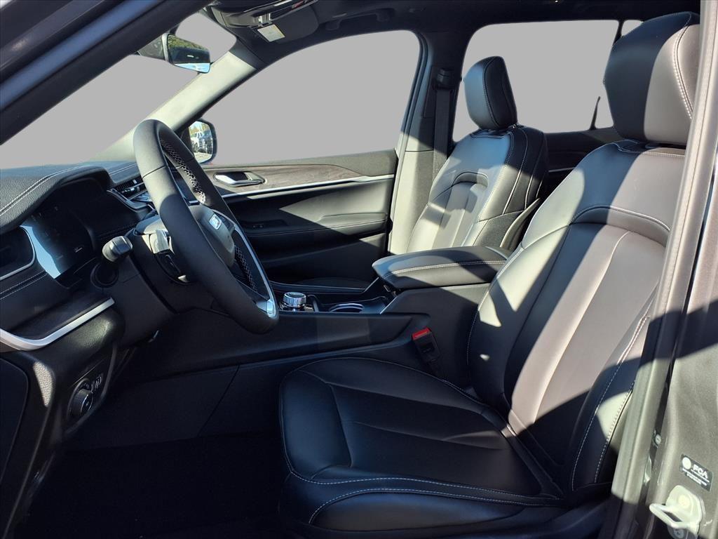 new 2025 Jeep Grand Cherokee car, priced at $42,873