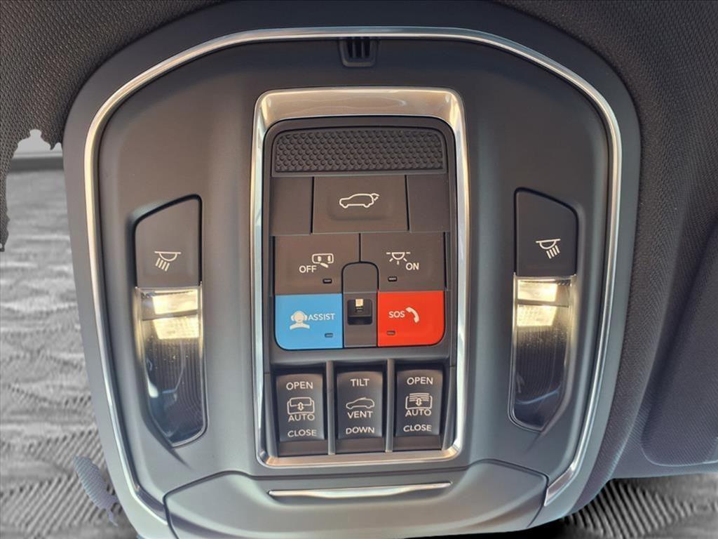 new 2025 Jeep Grand Cherokee car, priced at $42,873